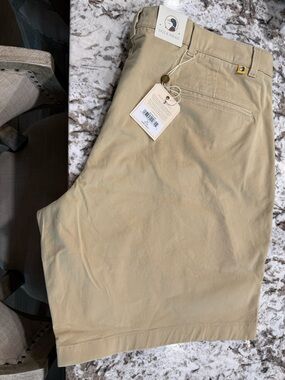 Neutral Tan Shorts with Pocket Detail Men’s Duck Tail Size 42